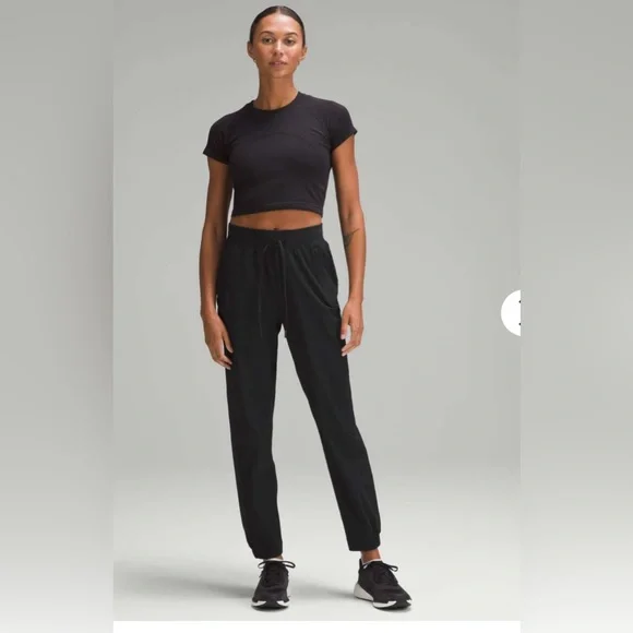 Lululemon License to Train High-Rise Pant
Black Size 4 EUC - Picture 3 of 5